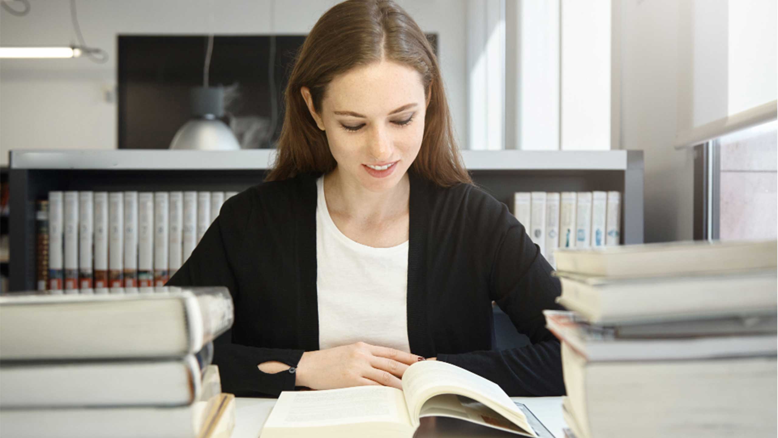 10 Best Books for Law Students | Study & Success Tips